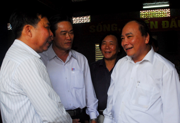 បណ្ដាសមាជិកសភាវៀតណាមជួបប្រាស្រ័យជាមួយអ្នកបោះឆ្នោត